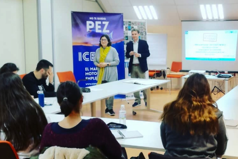 icemar presentando a profesor